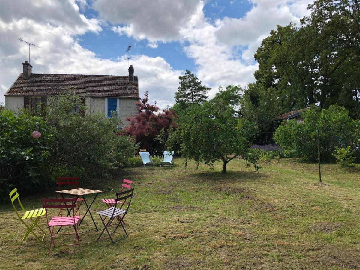 La Maison Des Amis Nuits Exterior foto